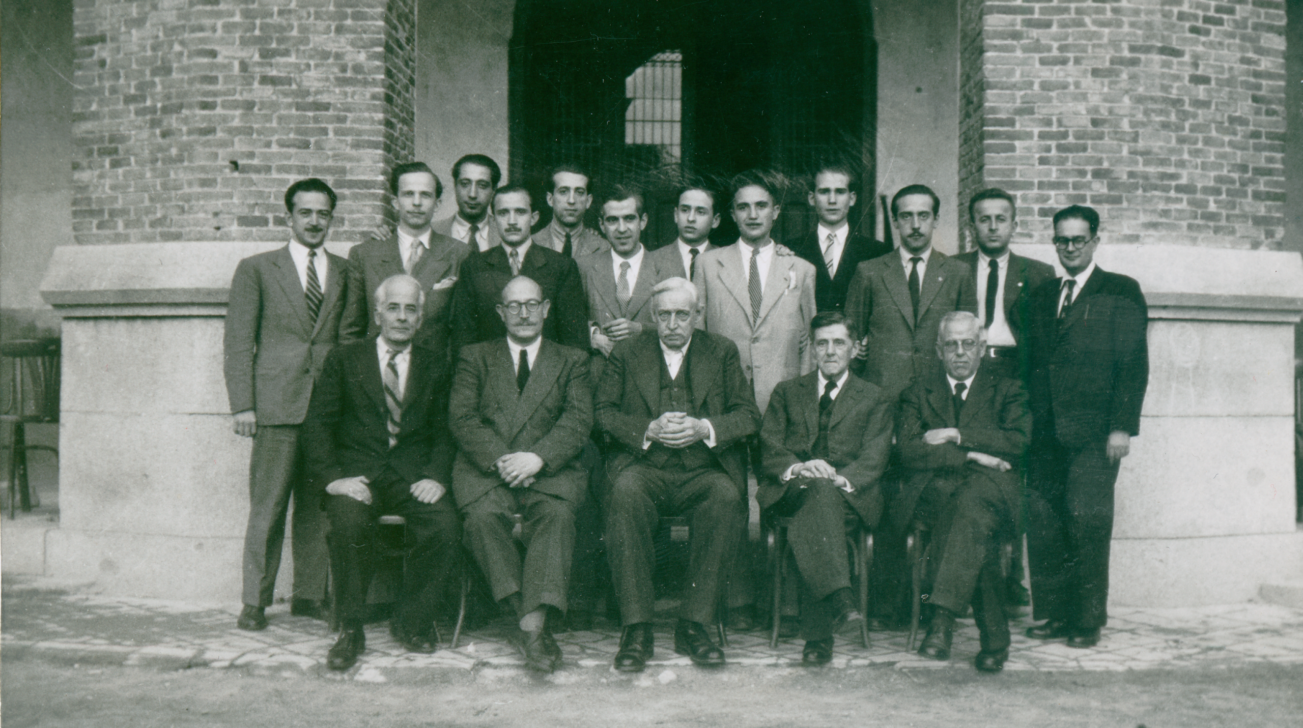 _3_Profesores-y-alumnos-ElPorvenir-años50